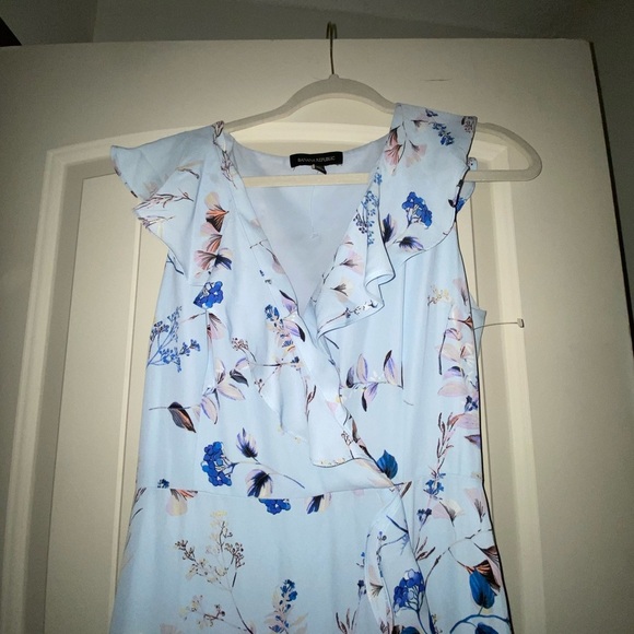 BANANA REPUBLIC Faux Wrap High Low Floral Ruffle Dress. Size 4 tall - Picture 6 of 13
